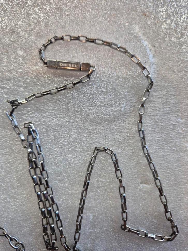 Diesel kettingkje met Hanger in Diesel box., Sieraden, Tassen en Uiterlijk, Kettingen, Zo goed als nieuw, Overige materialen, Zilver