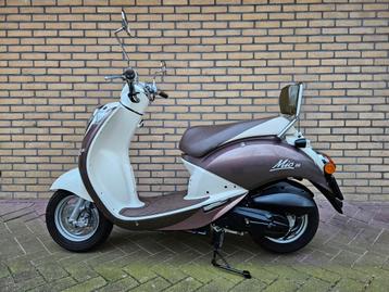 Sym Mio 50 4 Takt  snorscooter (25KM) met slechts 2761KM!