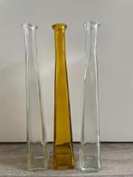 2 transparante vaasjes (de gele is verkocht), 32cm, €/st, Wit, Ophalen of Verzenden, Minder dan 50 cm, Glas