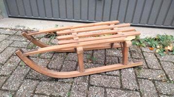 Vintage houten slee van het merk Davos beschikbaar voor biedingen