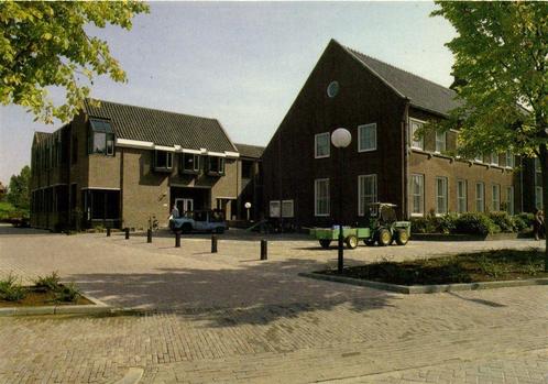 Wijk en Aalburg, Gemeentehuis - 1988 gelopen, Verzamelen, Ansichtkaarten | Nederland, Gelopen, Utrecht, 1980 tot heden, Ophalen of Verzenden