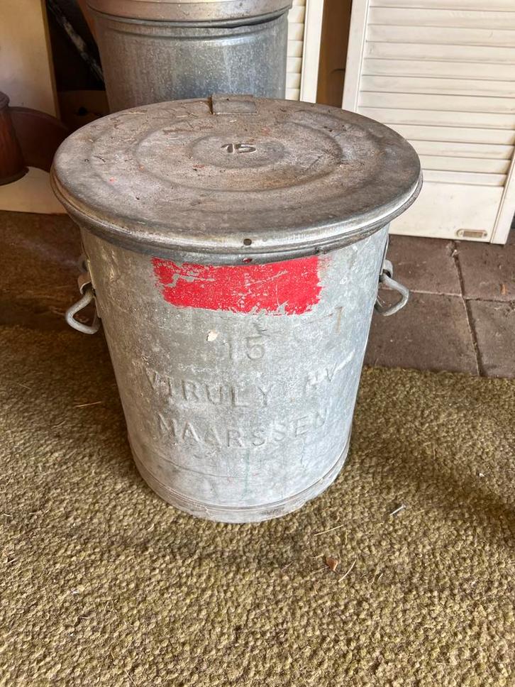 Vintage Metalen Prullenbak met Deksel, Huis en Inrichting, Woonaccessoires | Prullenbakken, Gebruikt, Metaal, 50 tot 75 cm, 20 tot 30 liter