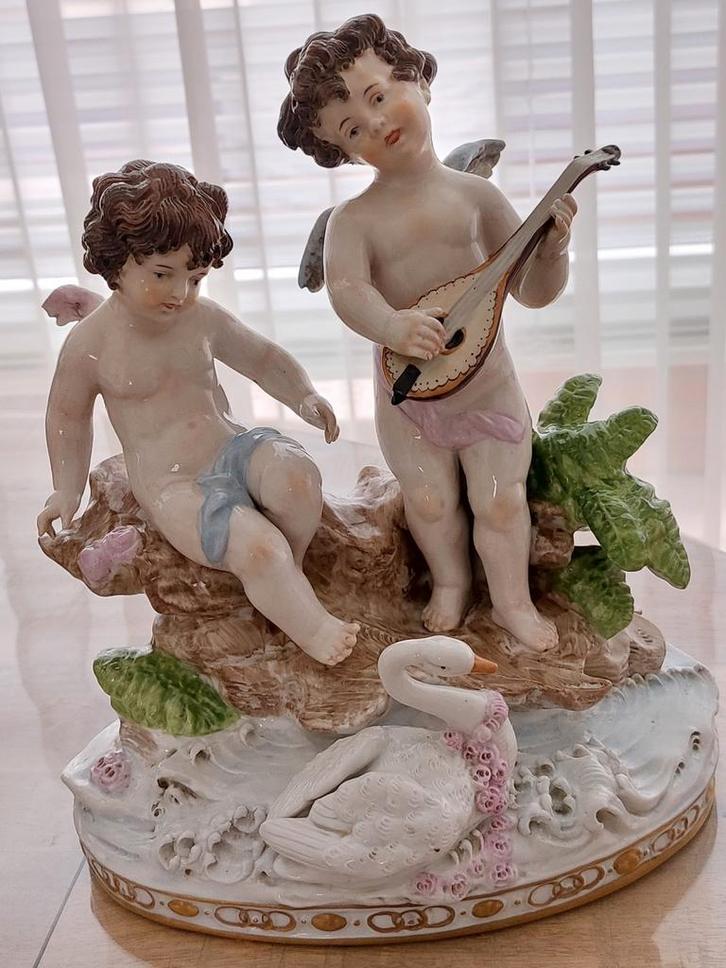 Antiek porselein cupido/engelen beeld, Antiek en Kunst, Antiek | Porselein, Ophalen