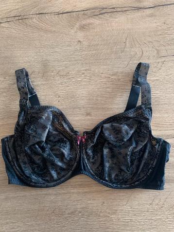 Triumph 90 E full cup zwart beschikbaar voor biedingen