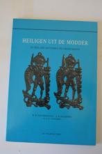 Boek; Heiligen uit de modder. Zeeland, Boeken, Ophalen of Verzenden, 20e eeuw of later