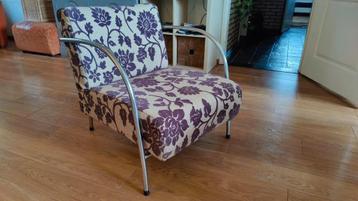 Designer fauteuil bloemen motief beschikbaar voor biedingen