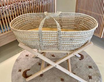 €50 Mozesmand met standaard zonder bekleding of matras  beschikbaar voor biedingen