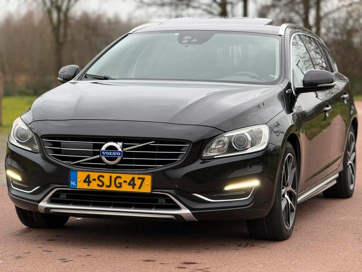 Volvo V60 2.4 D6 283PK AWD Plug-in Hybrid Summum M2014, Auto's, Volvo, Bedrijf, V60, 4x4, ABS, Achteruitrijcamera, Adaptieve lichten