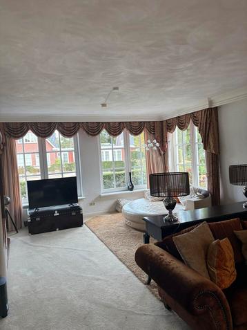 Gordijnen met rails en toebehoren beschikbaar voor biedingen