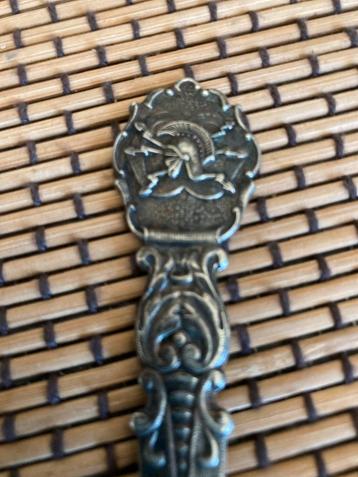 Vintage briefopener beschikbaar voor biedingen