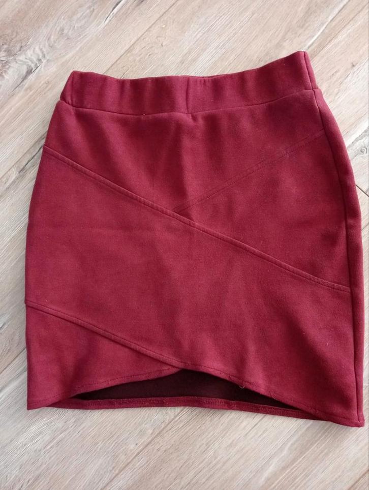 Donkerrood rokje maat s., Kleding | Dames, Rokken, Zo goed als nieuw, Maat 36 (S), Rood, Boven de knie, Ophalen of Verzenden