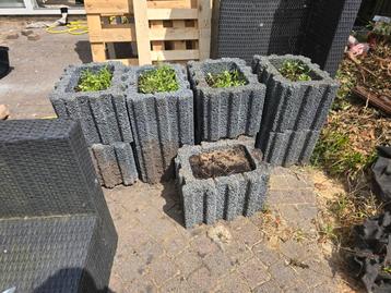 Bloem tegels, stapeltegels. Plantenbakken.  beschikbaar voor biedingen