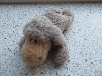 Schaapje merk Nici liggend meet ca 11 cm magneetjes in  beschikbaar voor biedingen