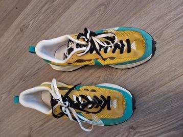 Nike Sacai Vaporwaffle tour yellow maat 44 beschikbaar voor biedingen