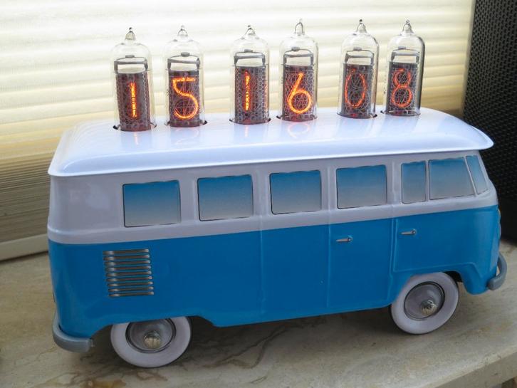 Tinytime IN14 VW Transporter Nixie klok, Huis en Inrichting, Woonaccessoires | Klokken, Nieuw, Overige typen, Analoog, Verzenden