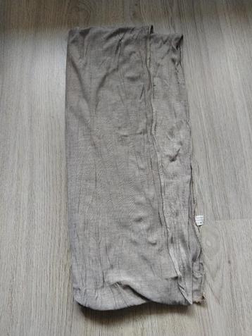 z.g.a.n. taupe kleur sjaaltje beschikbaar voor biedingen
