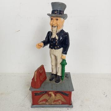 Mechanische spaarpot beschikbaar voor biedingen