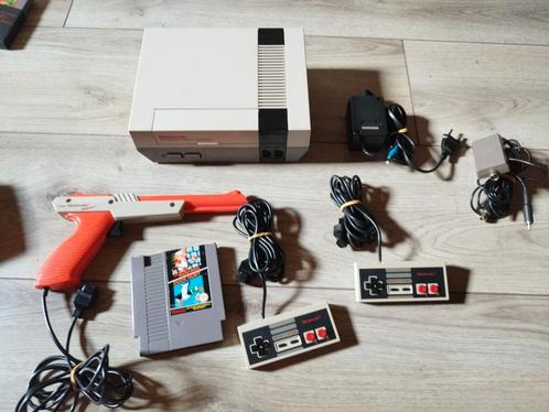 Nintendo nes mario/duckhunt set, Spelcomputers en Games, Spelcomputers | Nintendo NES, Zo goed als nieuw, Met 2 controllers, Verzenden