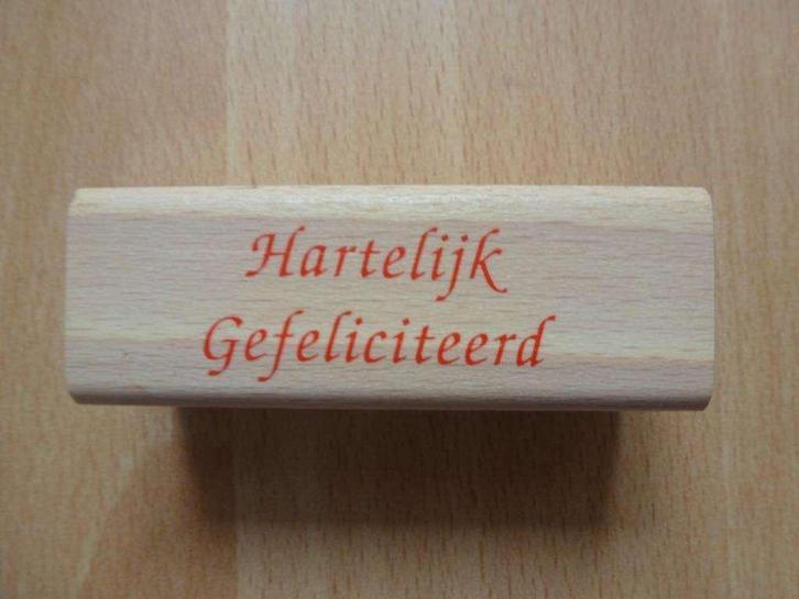 Houten / rubberen stempel - Hartelijk Gefeliciteerd, Hobby en Vrije tijd, Stempelen, Zo goed als nieuw, Houten stempel, Ophalen of Verzenden