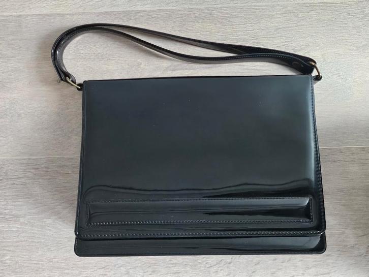 zwarte laktas met verstelbare band - handtas / schoudertas, Sieraden, Tassen en Uiterlijk, Tassen | Damestassen, Gebruikt, Handtas