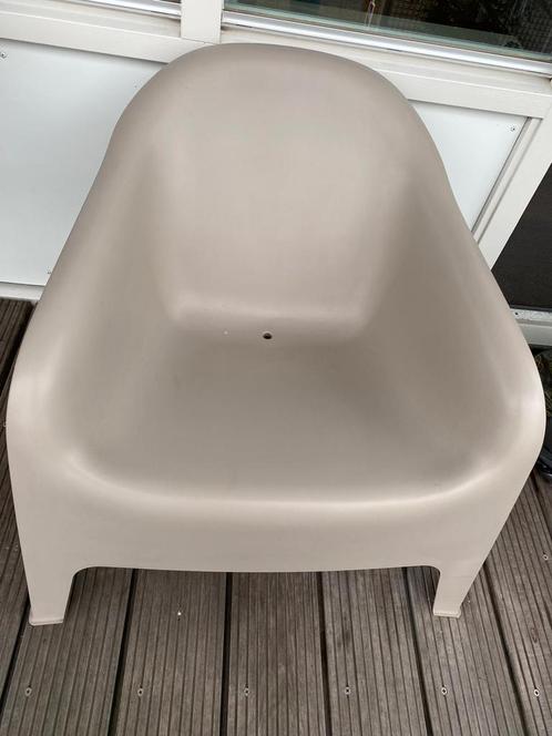Mooie kunststof tuinfauteuil Skarpö (IKEA), Tuin en Terras, Tuinstoelen, Zo goed als nieuw, Kunststof, Ophalen