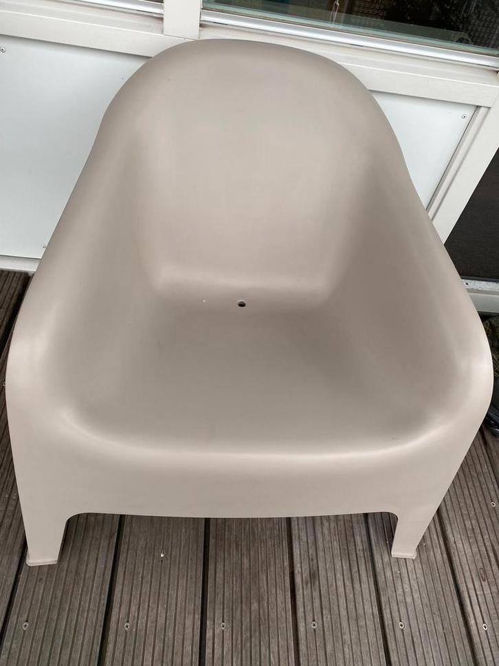 Mooie kunststof tuinfauteuil Skarpö (IKEA), Tuin en Terras, Tuinstoelen, Zo goed als nieuw, Kunststof, Ophalen