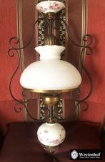 Brocante hanglamp / olielamp elektrisch messing, porselein, Ophalen of Verzenden, Glas, Klassiek / antiek