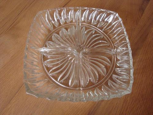 Glazen viervaksschaal schaal geslepen glas zo goed als nieuw, Huis en Inrichting, Keuken | Servies, Zo goed als nieuw, Schaal of Schalen