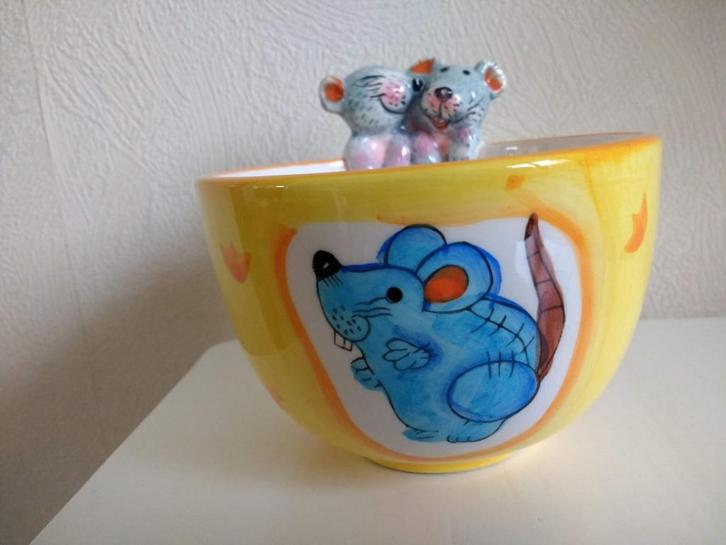 Aardewerken schaaltje met afbeelding muis, kom met 2 muizen, Huis en Inrichting, Keuken | Servies, Zo goed als nieuw, Kom(men)