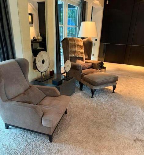 Eric kuster feautteuils, Huis en Inrichting, Stoelen, Gebruikt, Twee, Stof, Bruin, Ophalen of Verzenden