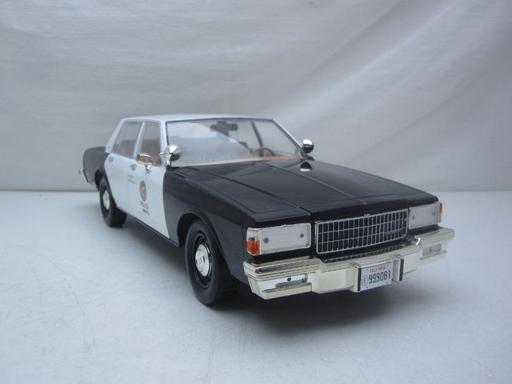 Chevrolet Caprice Police  1987  met Terminator T-1000 1:18, Hobby en Vrije tijd, Modelauto's | 1:18, Nieuw, Auto, Overige merken