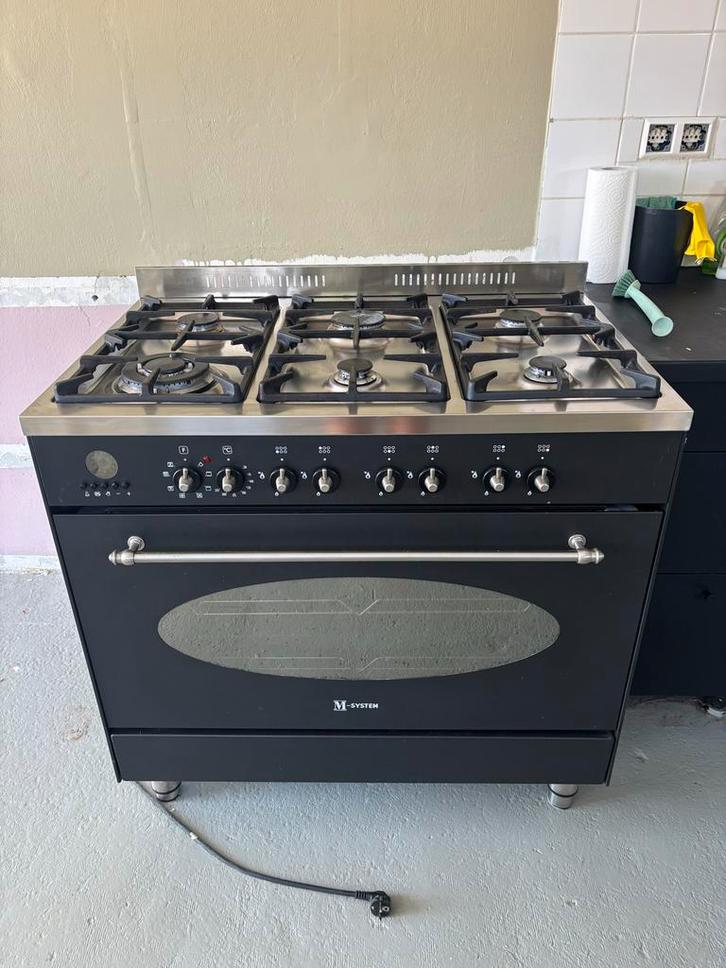 M-System 6-pits gasfornuis met wokbrander en oven, Witgoed en Apparatuur, Fornuizen, Gebruikt, Vrijstaand, Gas, 5 kookzones of meer