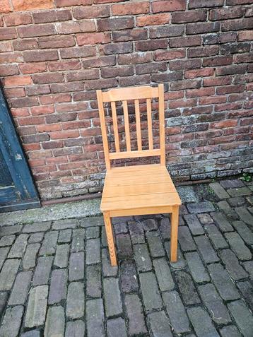 4 Houten Eetkamerstoelen beschikbaar voor biedingen