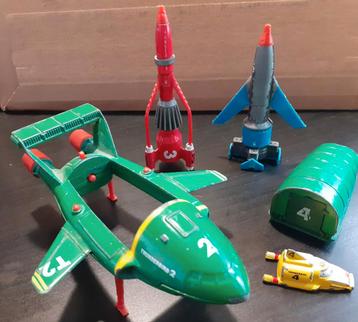 Aangeboden setje Thunderbirds speelgoed beschikbaar voor biedingen