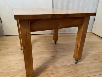 Bijzettafel massief eikenhout beschikbaar voor biedingen