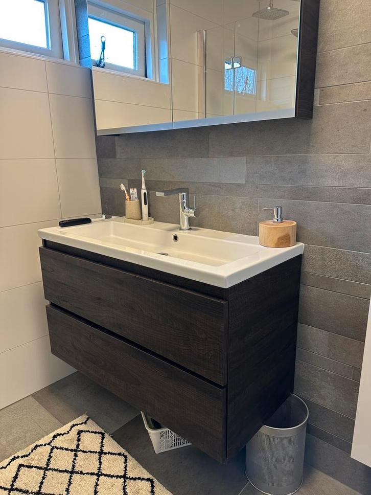 Modern badkamermeubel met spiegelkast (met verlichting), Huis en Inrichting, Badkamer | Badkamermeubels, Zo goed als nieuw, Wastafelkast