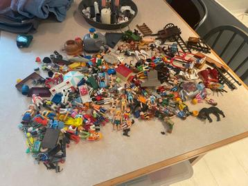 Grote partij Playmobil poppetjes & accessoires beschikbaar voor biedingen