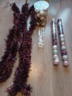 Paars en zilveren kerstversiering: slingers ballen en piek., Ophalen, Zo goed als nieuw