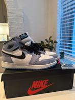Jordan 1 University Blue maat 38,5, Kleding | Dames, Schoenen, Verzenden, Zo goed als nieuw, Zwart, Sneakers of Gympen