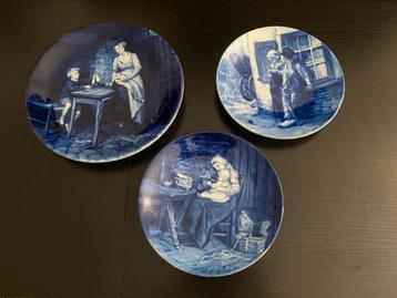 3 Porcelyne Fles wandborden  beschikbaar voor biedingen