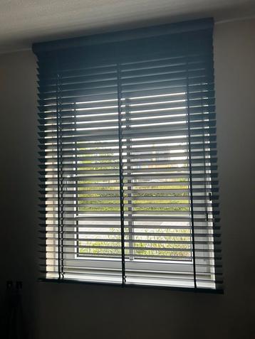 Zwarte jaloezieën/luxaflex 115,5x176cm beschikbaar voor biedingen