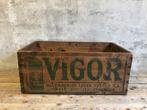 Vintage houten reclame kist van het merk Vigor - Bruxelles, Huis en Inrichting, Woonaccessoires | Kisten, Minder dan 50 cm, Minder dan 50 cm