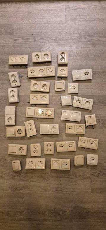 Wandcontactdozen en schakelaars - Partij beschikbaar voor biedingen