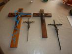 antieke kruisbeelden 1 groot 2 klein, Ophalen of Verzenden