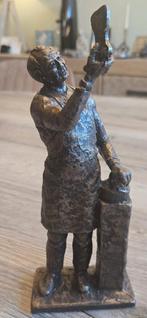 Bronzen beeldje van een schoenmaker door Louis Maas 1987, Ophalen of Verzenden, Zo goed als nieuw, Mens