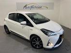 Toyota Yaris 1.5 Hybrid Dynamic *Trekhaak*Rijklaarprijs*, Gebruikt, Euro 6, 4 cilinders, Wit