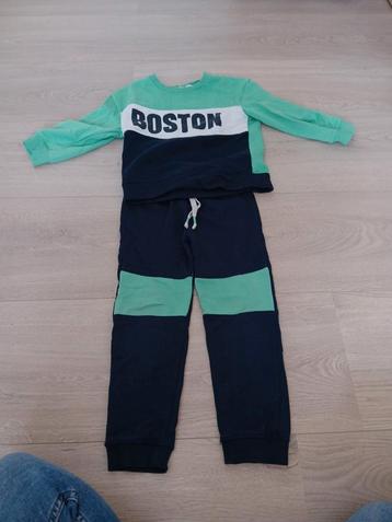  Tweedelige set van de H&M. Trui en broek | Maat 116 beschikbaar voor biedingen