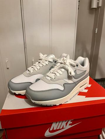 NIKE Wmns Air Max 1 "Light Smoke Grey" 38 schoenen sneakers beschikbaar voor biedingen