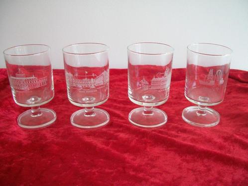 3x Glas op voet Paleis Soestdijk - Op de Dam - zgan - p.stuk, Verzamelen, Glas en Borrelglaasjes, Zo goed als nieuw, Overige typen