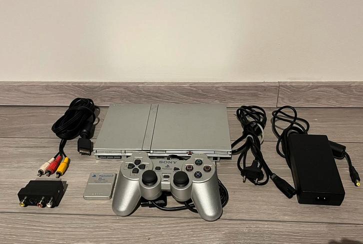 Playstation 2 Slim Console Satin Silver - PS2, Spelcomputers en Games, Spelcomputers | Sony PlayStation 2, Zo goed als nieuw, Zilver
